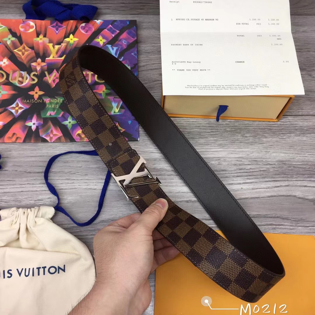 Louis Vuitton LV Initiales 40MM Reversible Belt   M0212W - DesignerGu