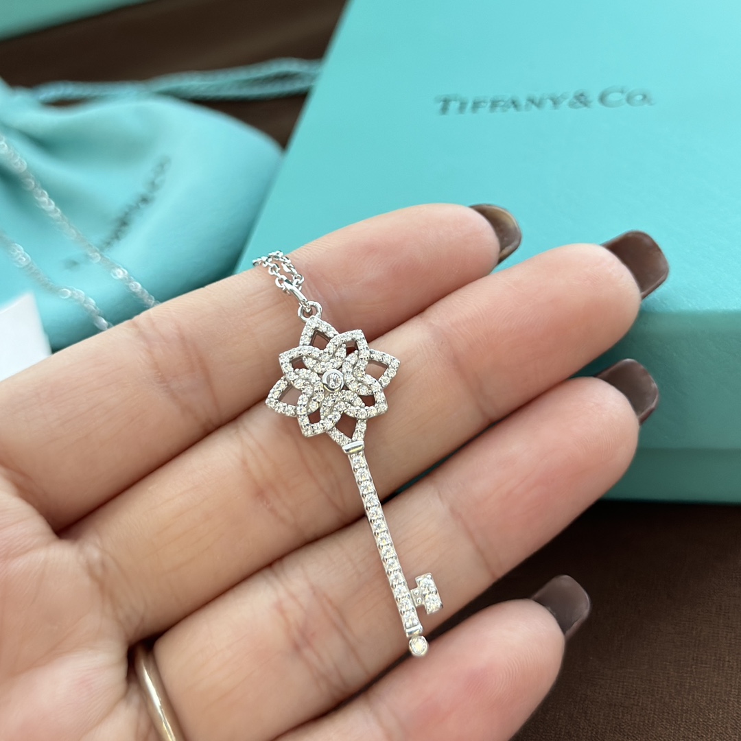 Tiffany&CO Knot Key Pendant - DesignerGu