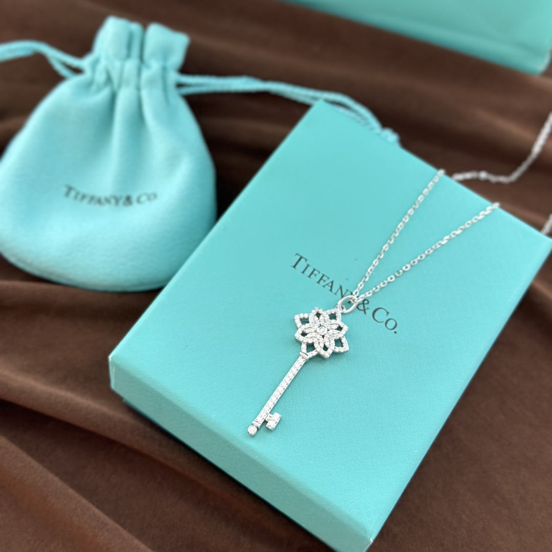 Tiffany&CO Knot Key Pendant - DesignerGu