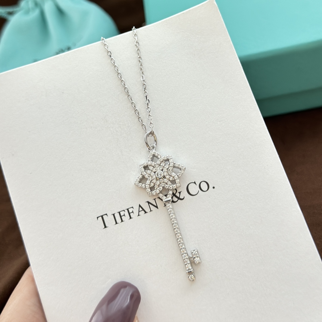 Tiffany&CO Knot Key Pendant - DesignerGu