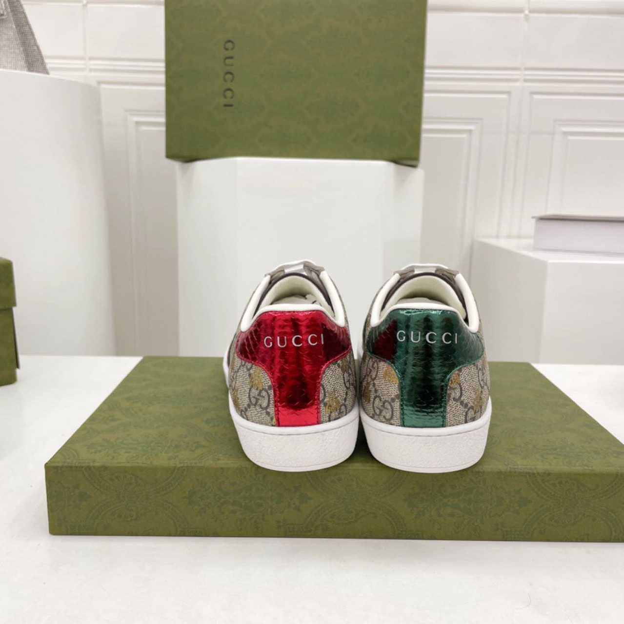 Gucci Ace GG Supreme Bees Sneaker - DesignerGu