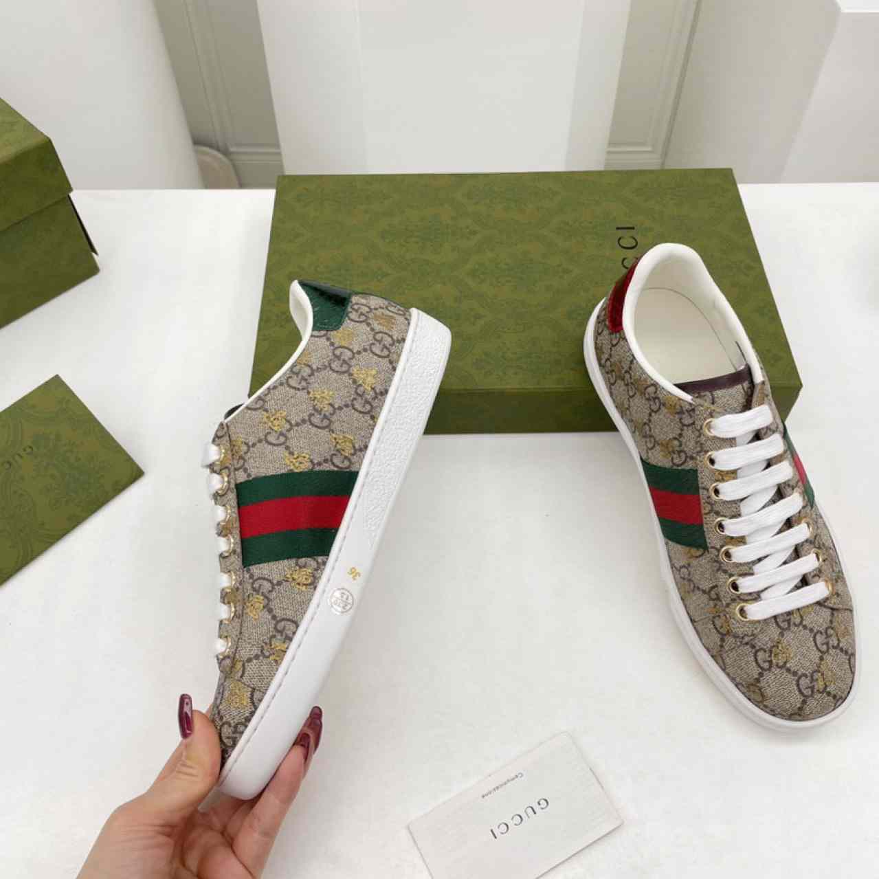 Gucci Ace GG Supreme Bees Sneaker - DesignerGu