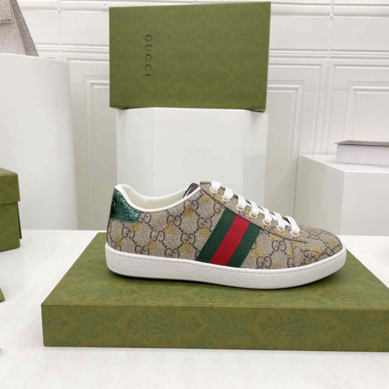 Gucci Ace GG Supreme Bees Sneaker - DesignerGu