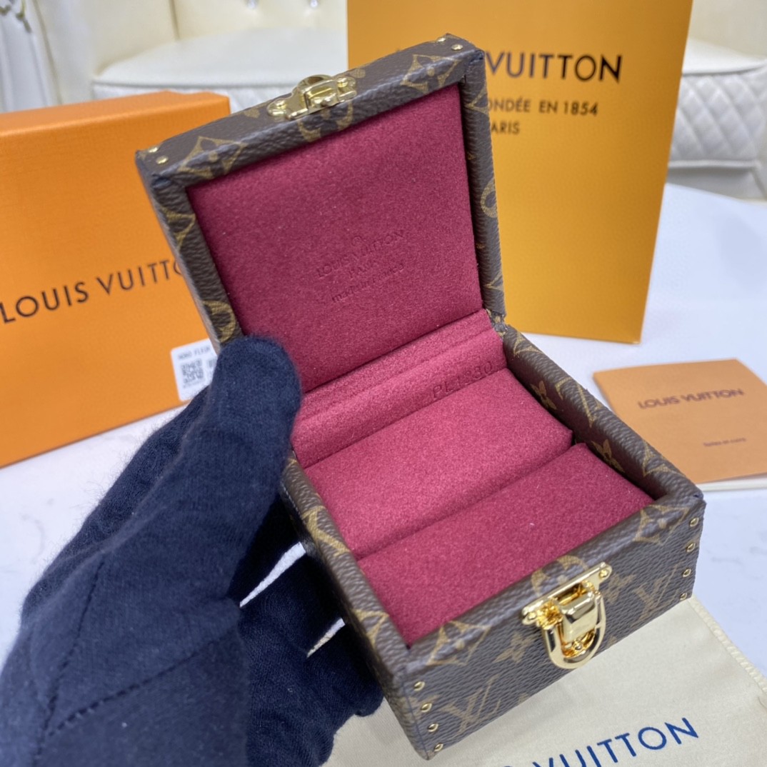 Louis Vuitton Hard Sided Trunk Ring Box(7.5-7.5-5cm) - DesignerGu