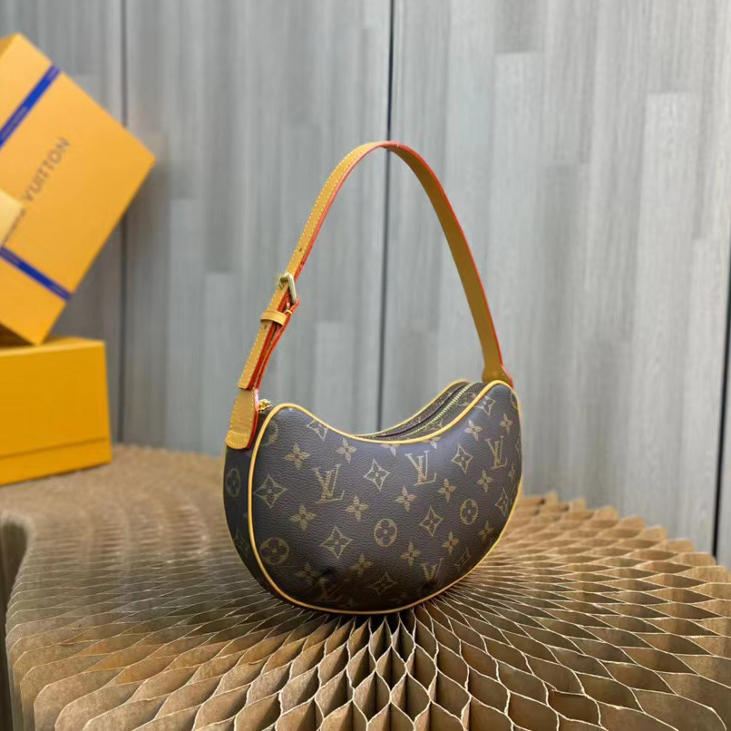 Louis Vuitton Pochette Croissant Handbag(27-13-7cm)     M51510 - DesignerGu