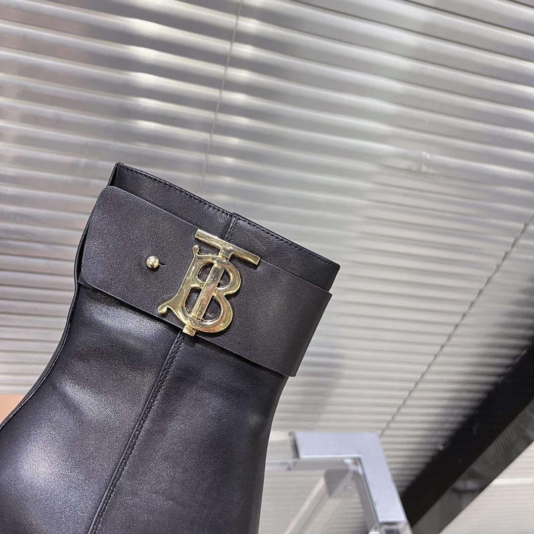 Burberry Leather Boots - DesignerGu