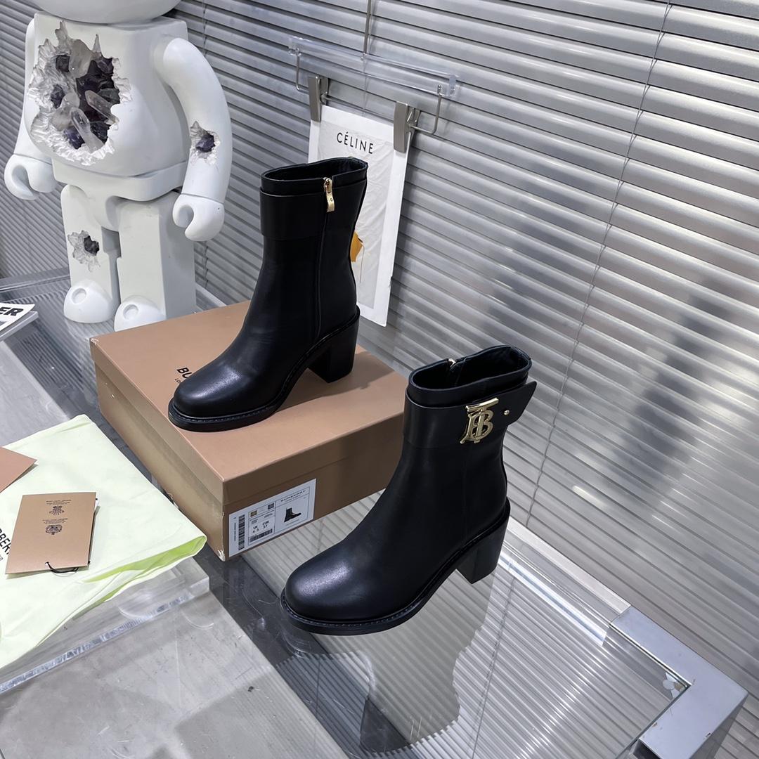 Burberry Leather Boots - DesignerGu