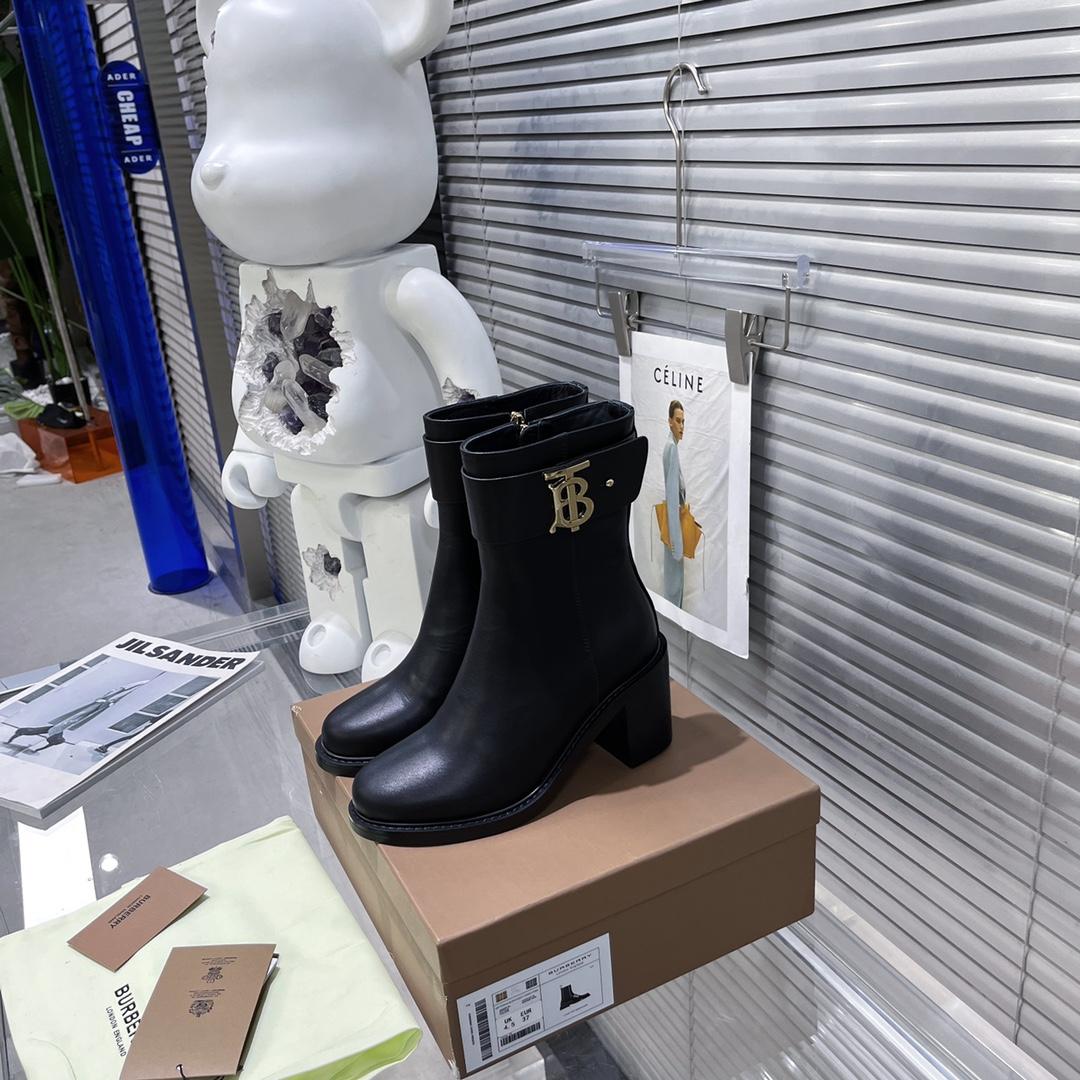 Burberry Leather Boots - DesignerGu