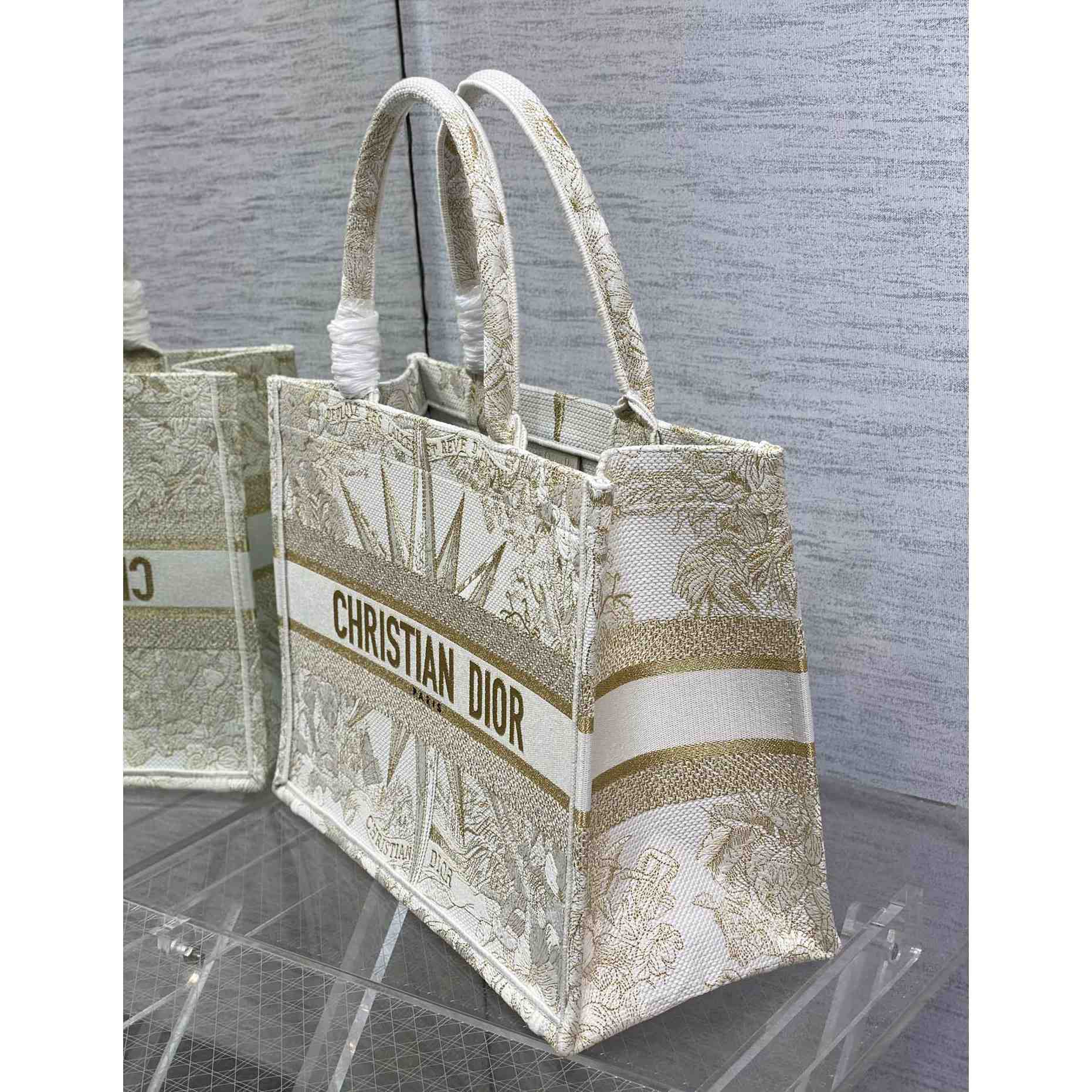 Dior Medium Dior Book Tote(36-18-28cm) - DesignerGu