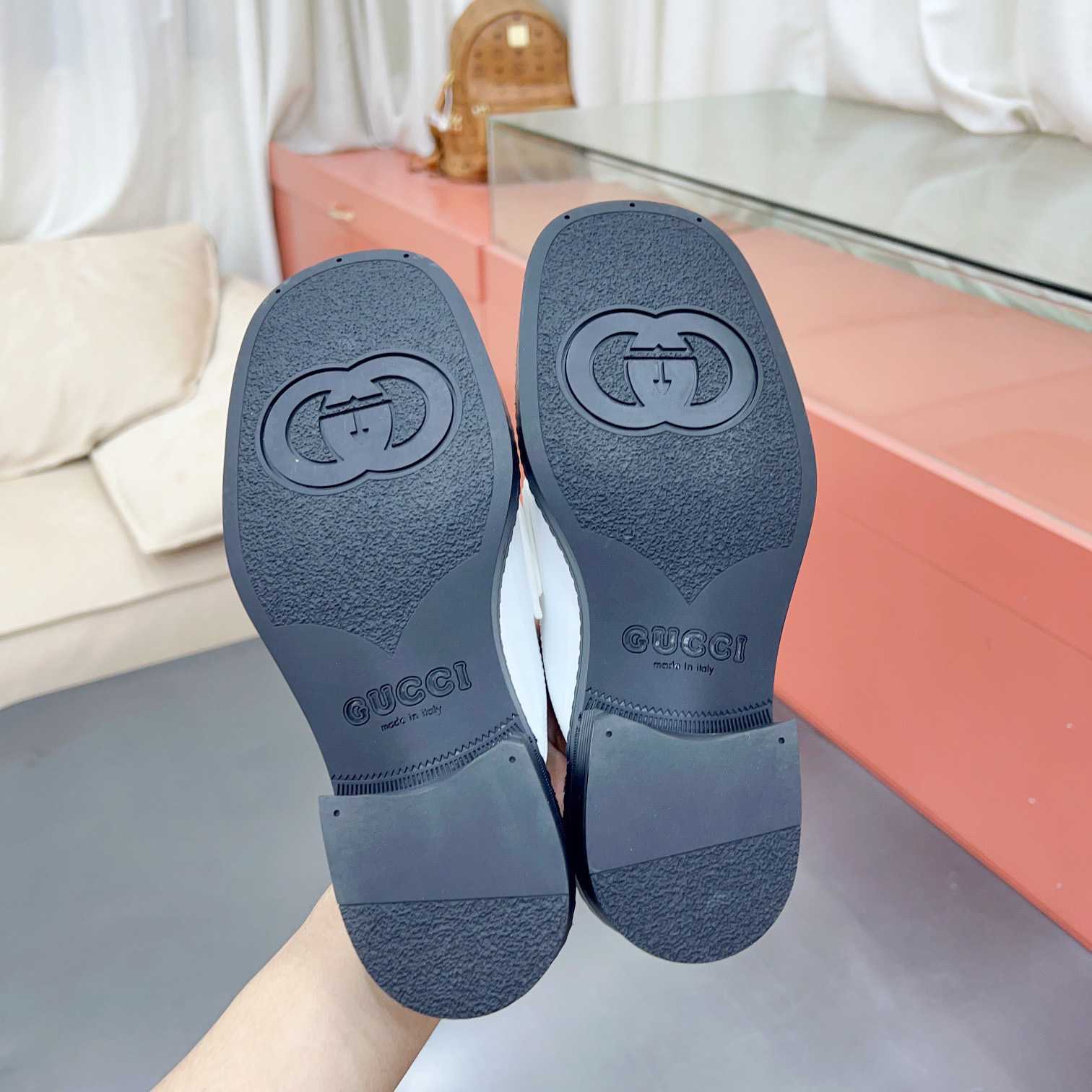 Gucci Women's Slipper With Interlocking G - DesignerGu