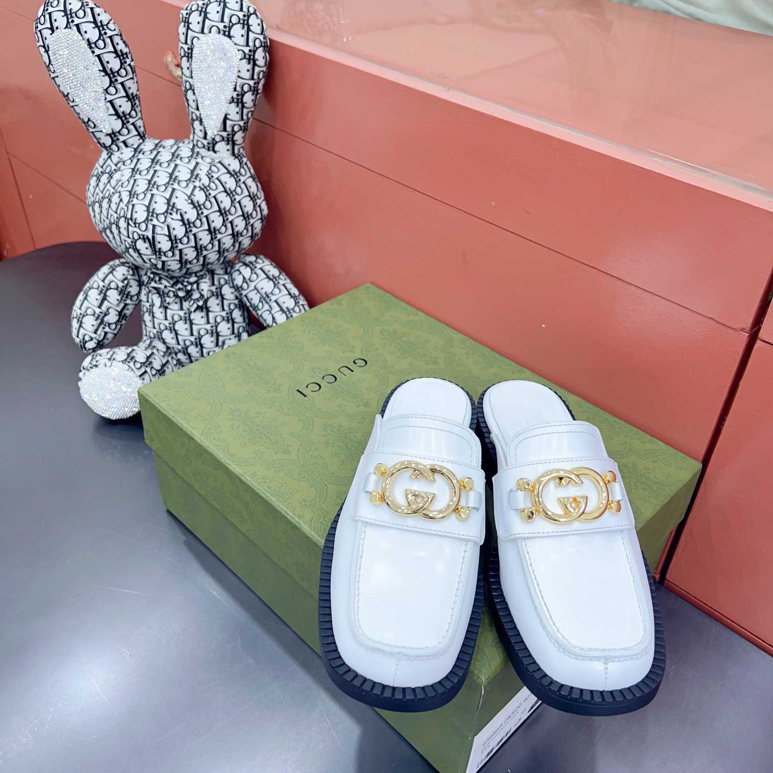 Gucci Women's Slipper With Interlocking G - DesignerGu