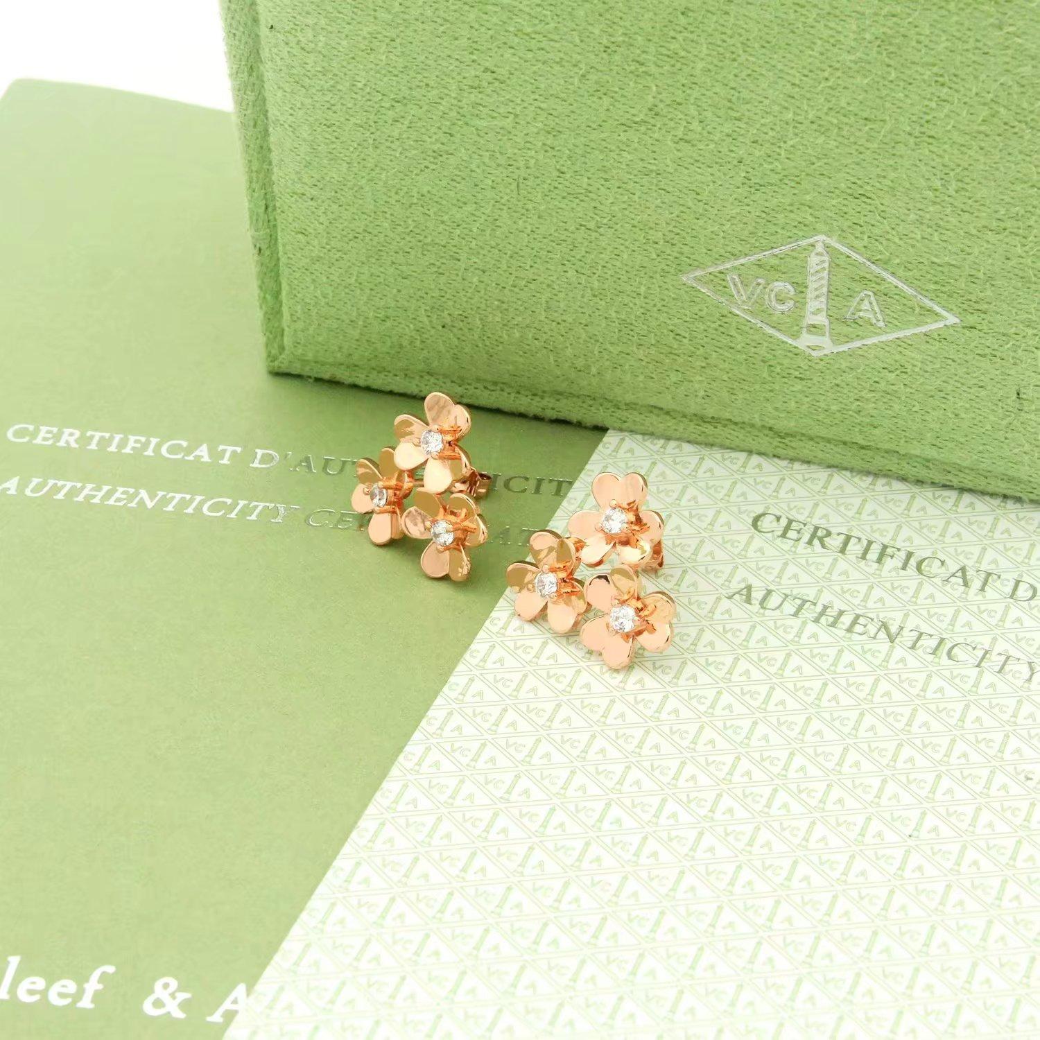 Van Cleef & Arpels Earrings - DesignerGu