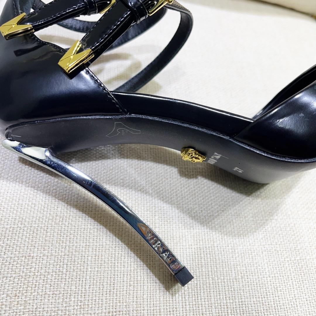 Versace Pin-Point Pumps - DesignerGu