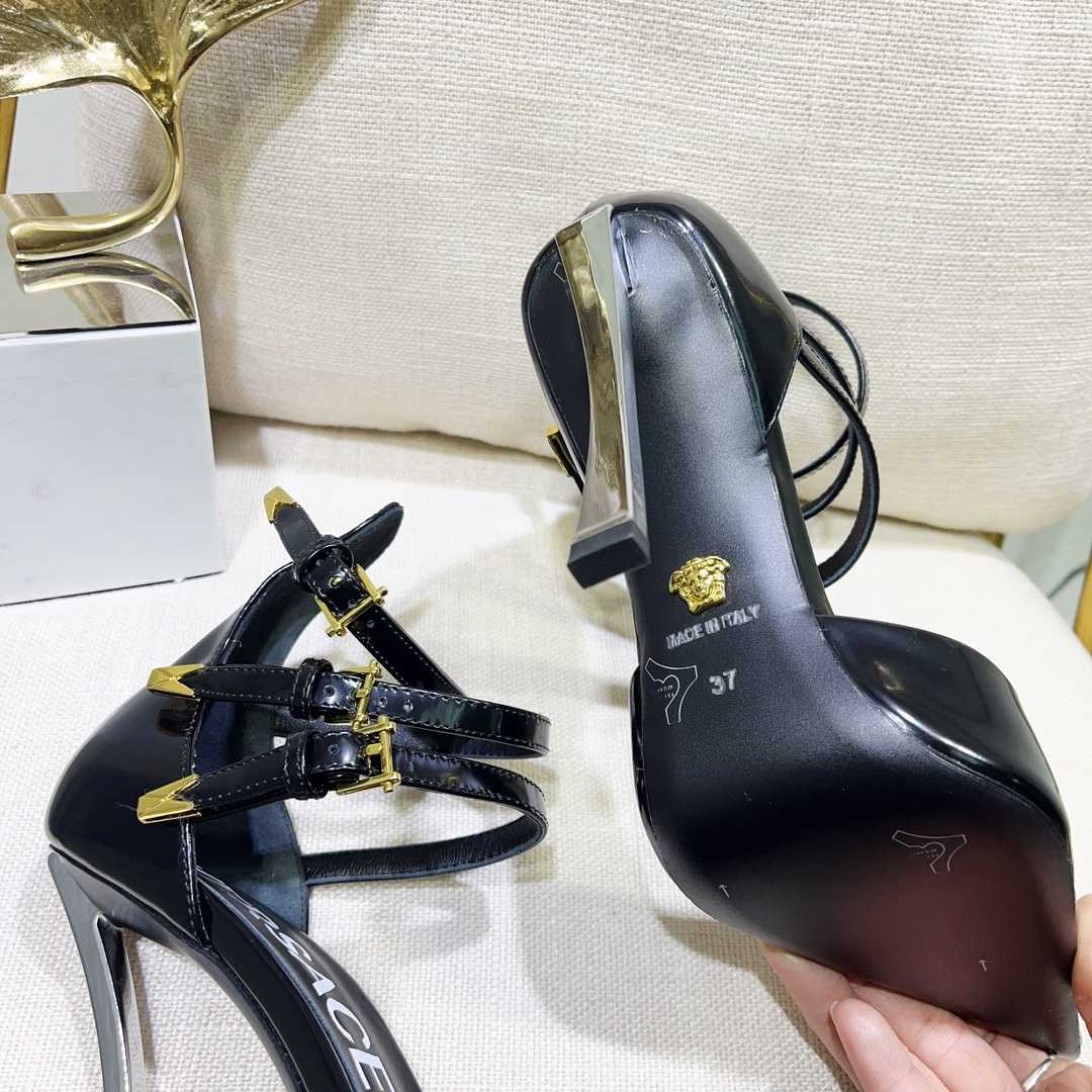 Versace Pin-Point Pumps - DesignerGu