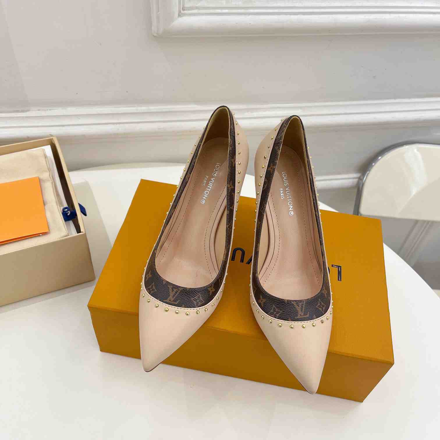 Louis Vuitton Signature Pump - DesignerGu