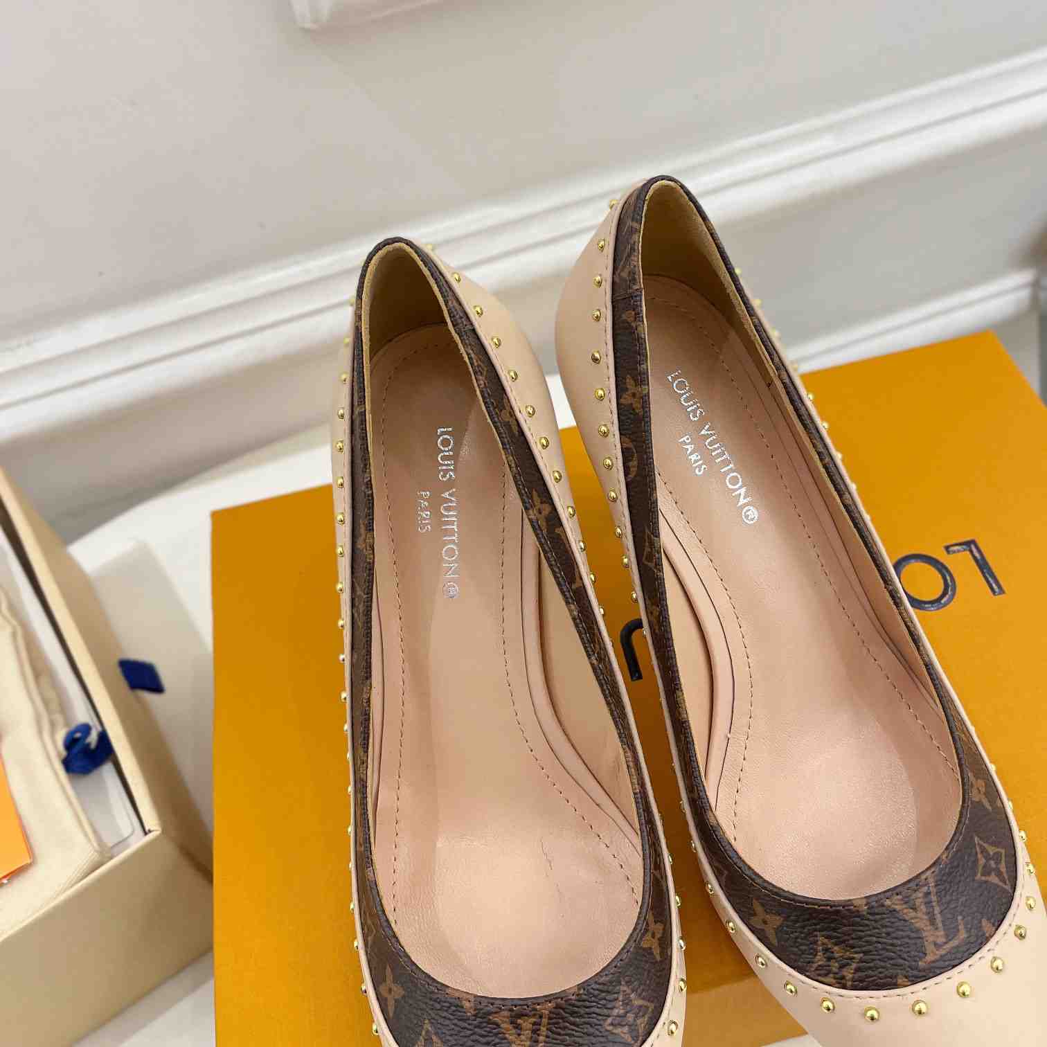 Louis Vuitton Signature Pump - DesignerGu