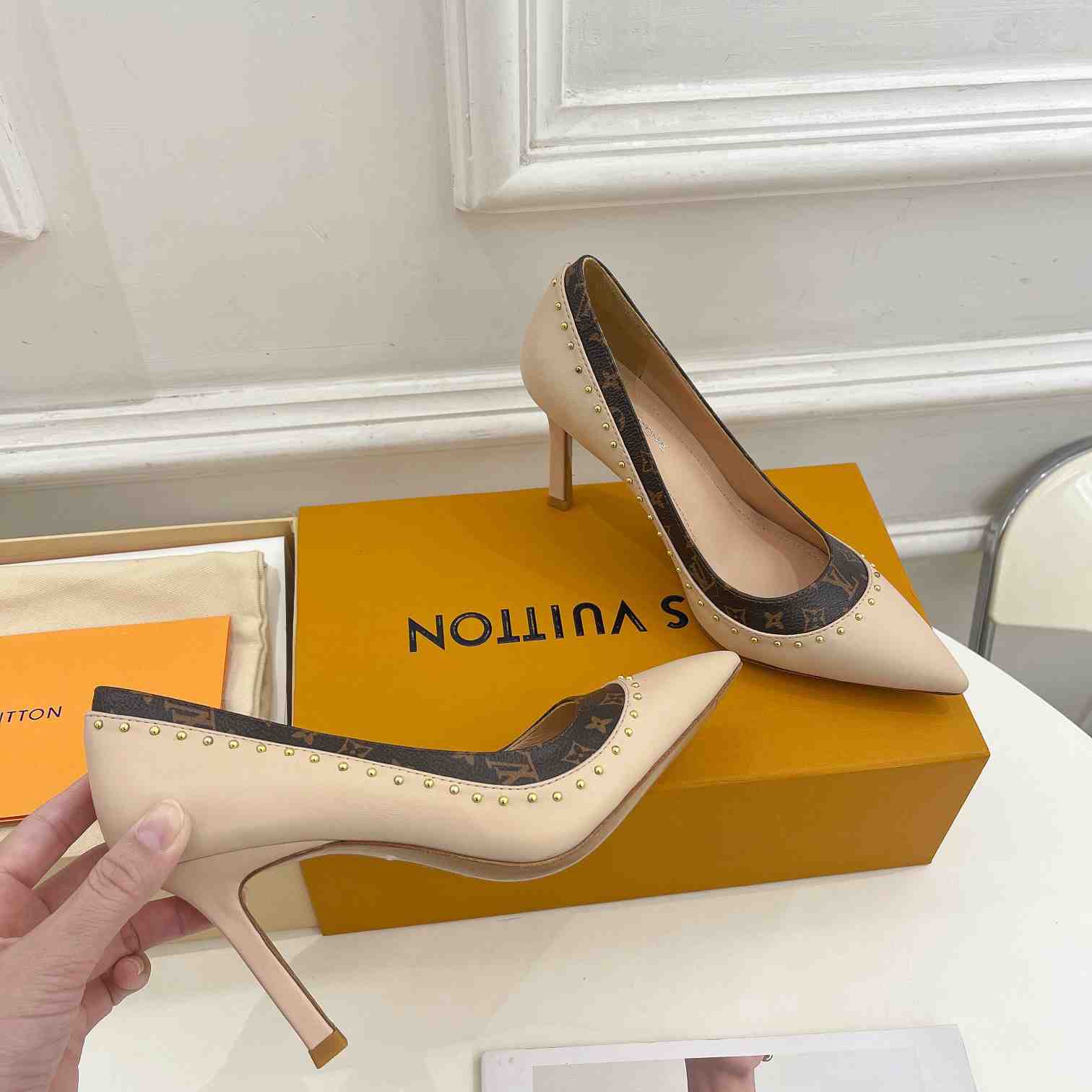 Louis Vuitton Signature Pump - DesignerGu