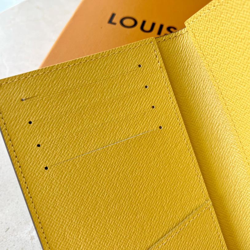 Louis Vuitton Passport Cover   M81614 - DesignerGu