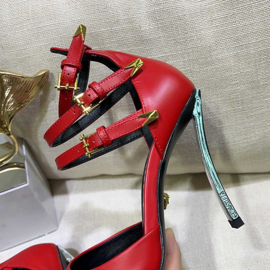 Versace Pin-Point Pumps - DesignerGu