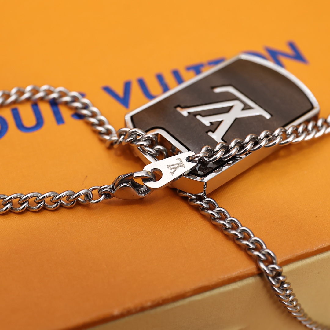 Louis Vuitton LV Shades Locket Pendent     M00883 - DesignerGu