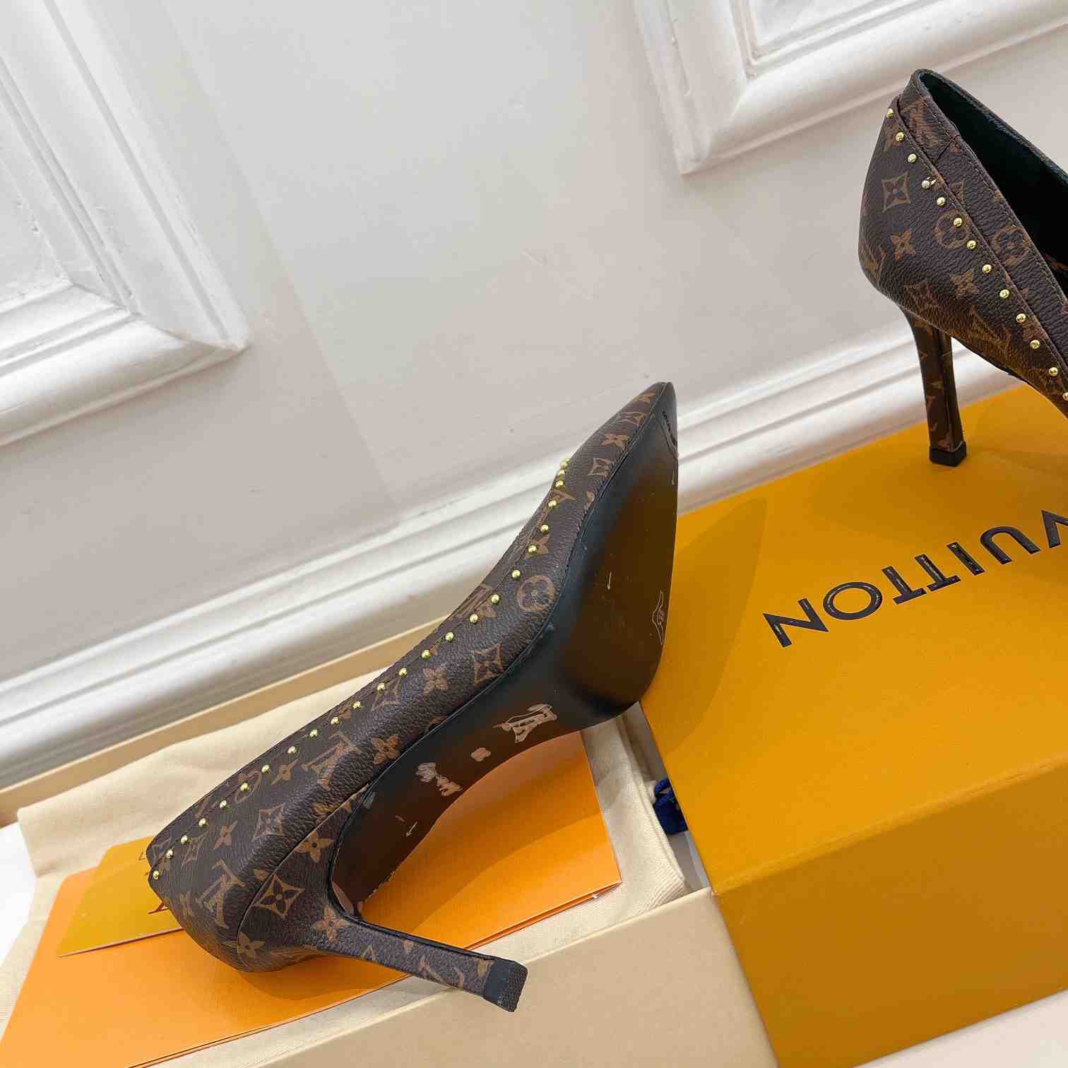 Louis Vuitton Signature Pump - DesignerGu