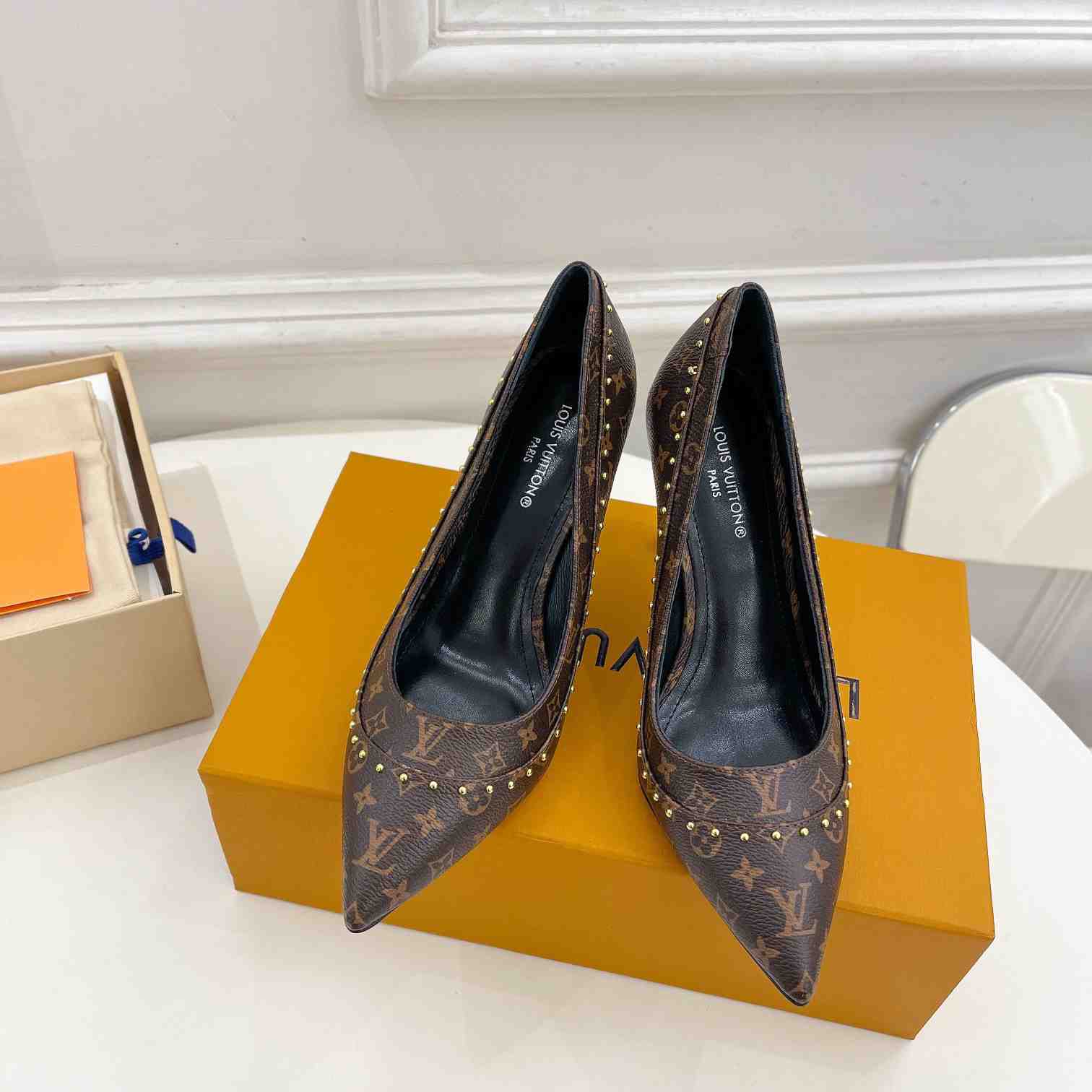 Louis Vuitton Signature Pump - DesignerGu