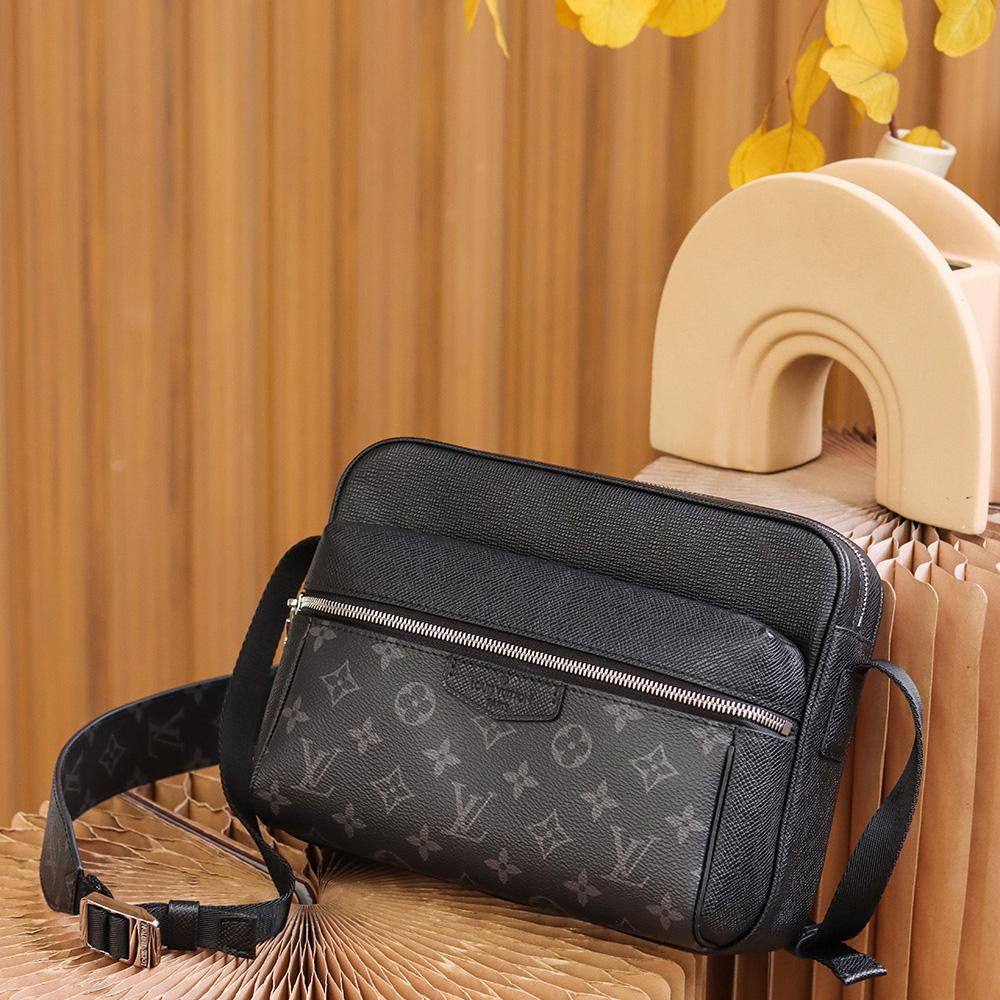  Louis Vuitton Outdoor Messenger(29.5-20-10.5cm)   M30233 - DesignerGu