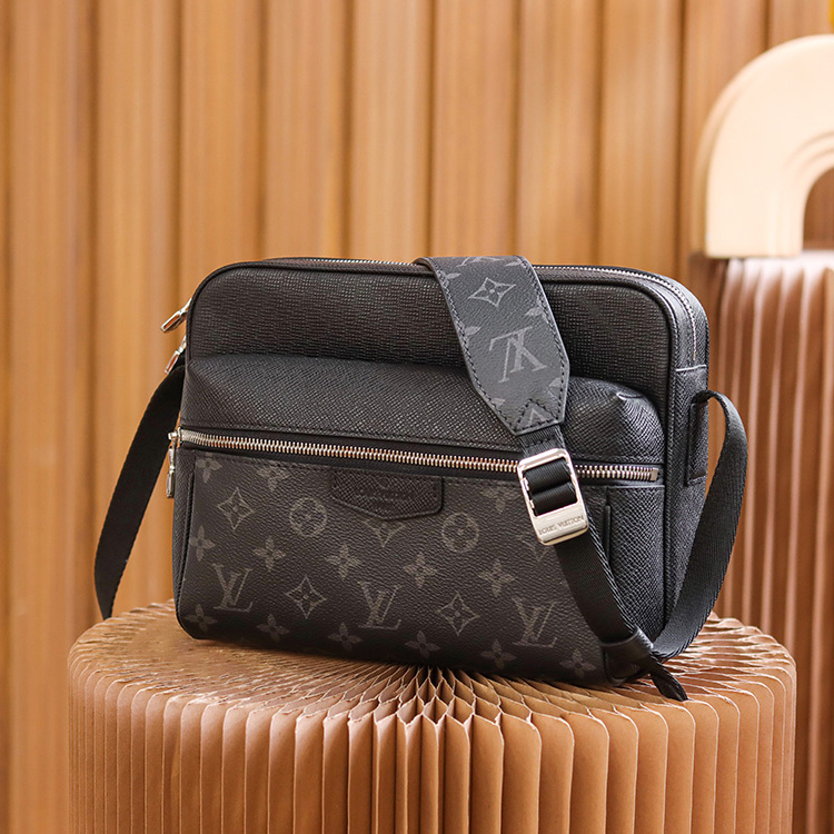  Louis Vuitton Outdoor Messenger(29.5-20-10.5cm)   M30233 - DesignerGu