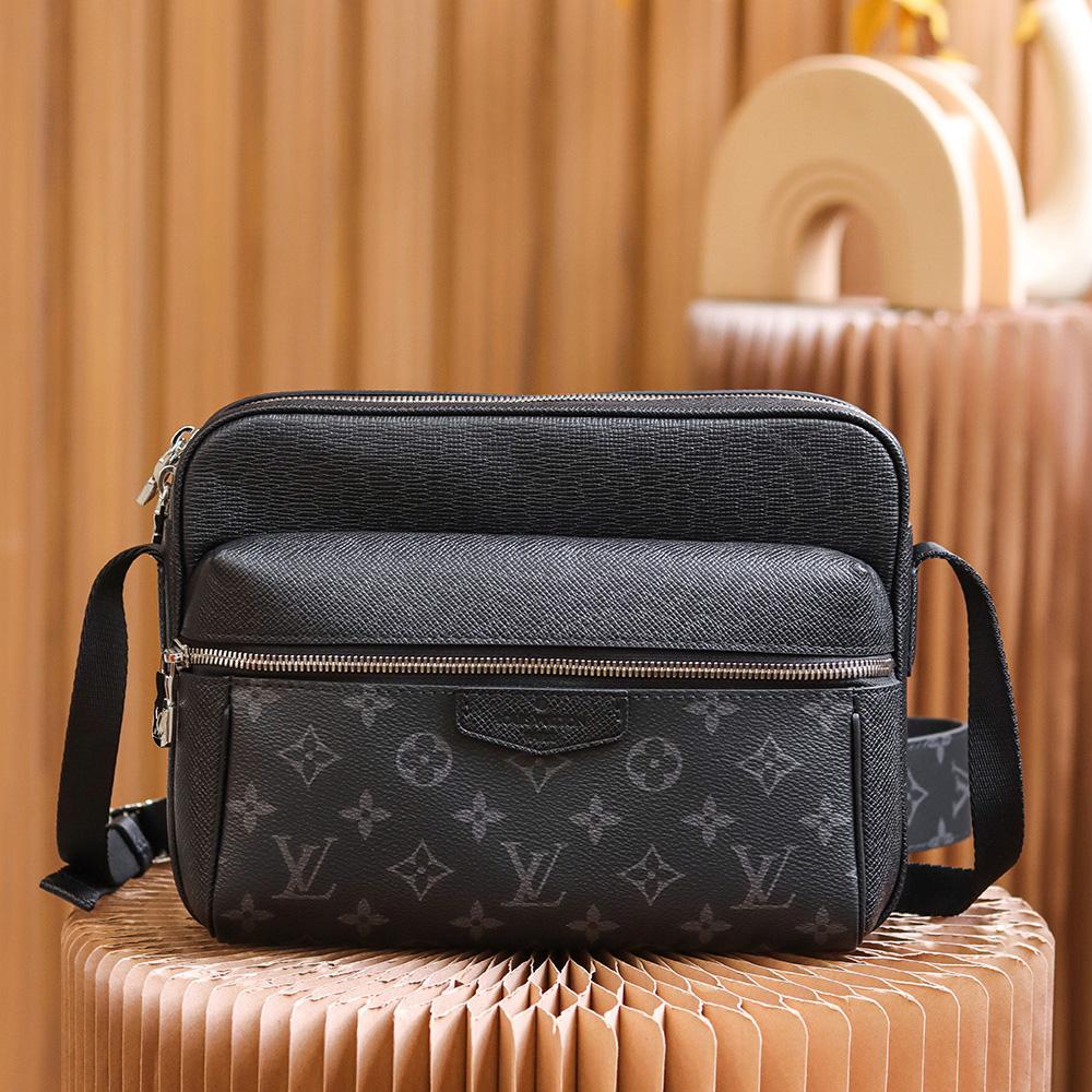  Louis Vuitton Outdoor Messenger(29.5-20-10.5cm)   M30233 - DesignerGu