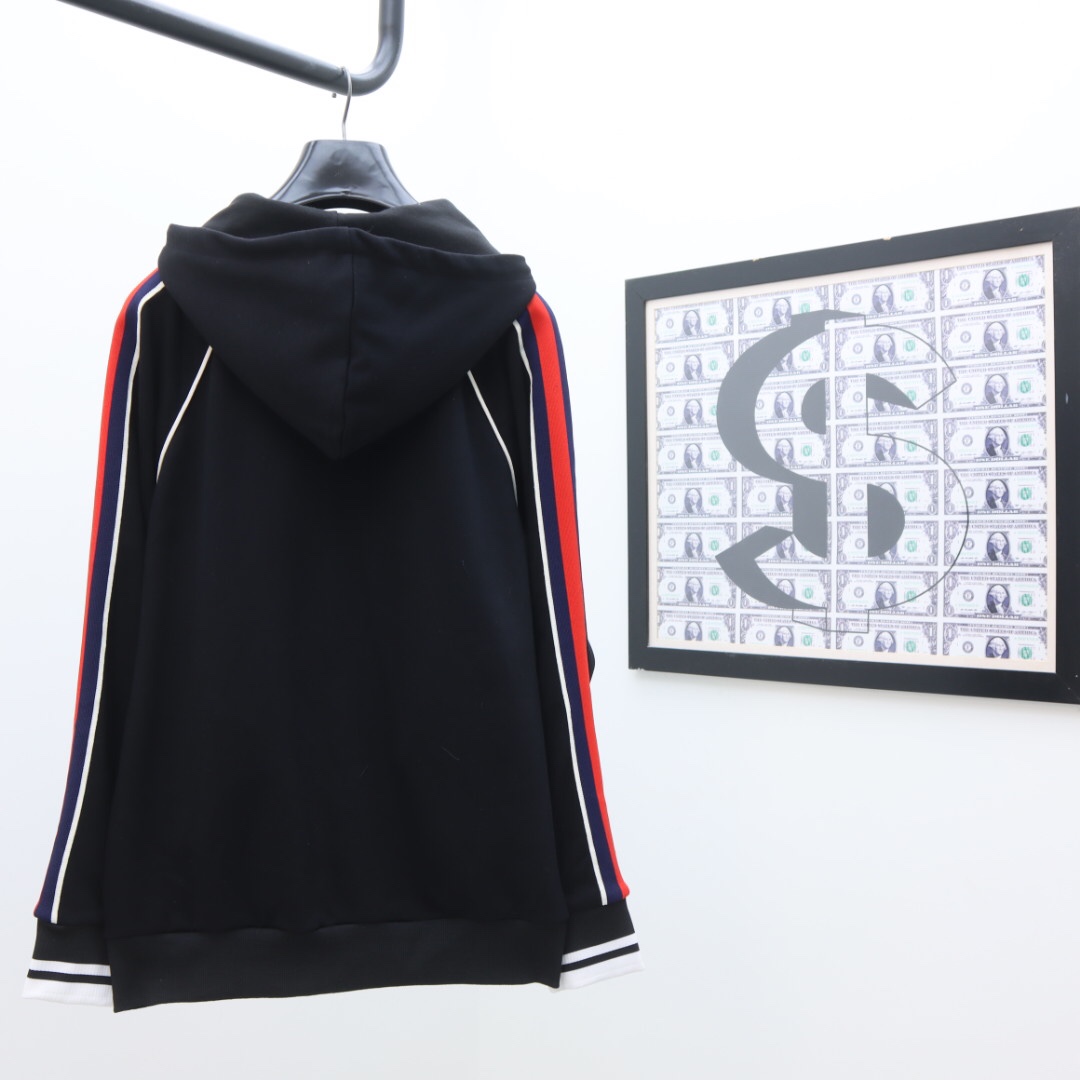 Gucci Zip Jacket & Jogging Pants - DesignerGu