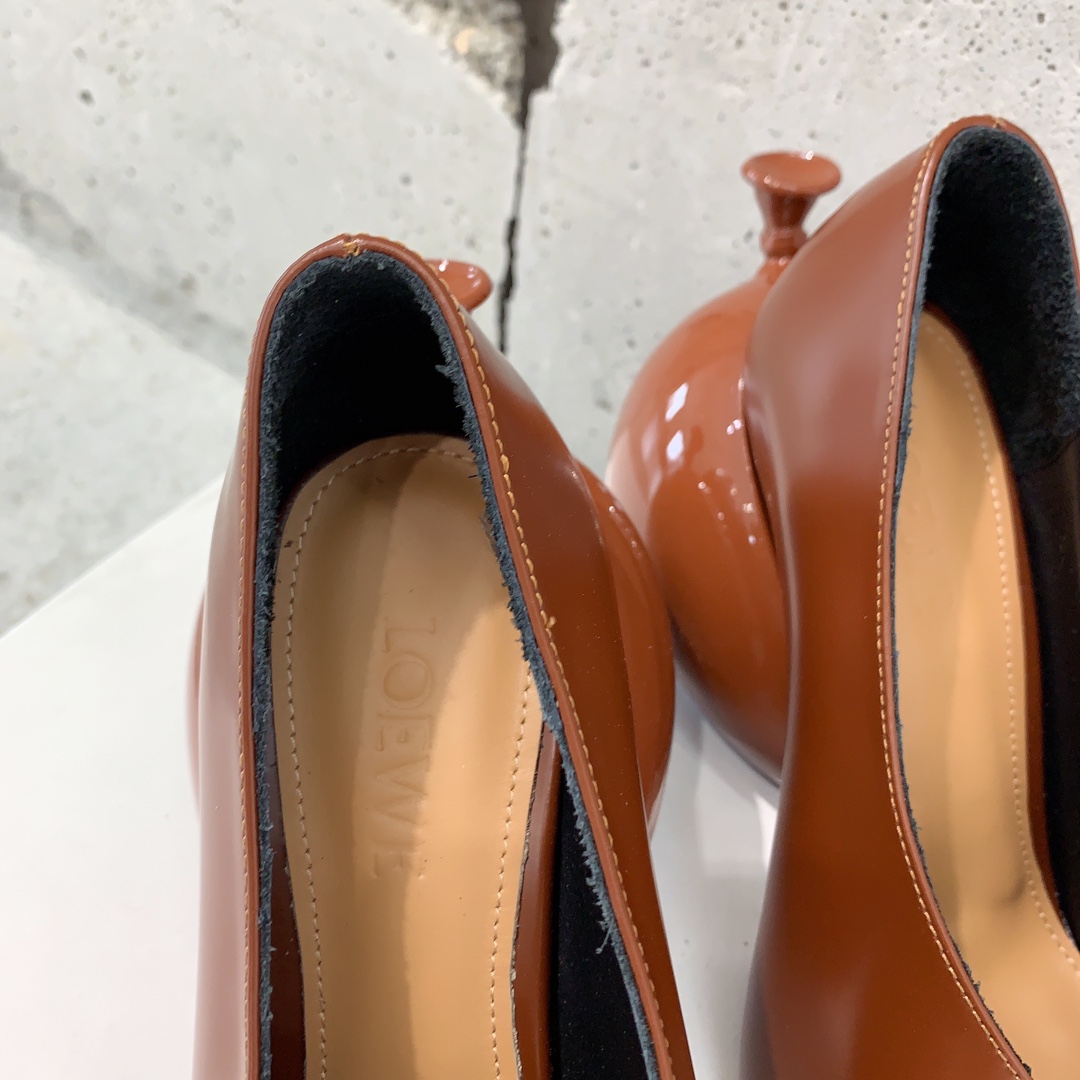 Loewe Balloon Pump In Calfskin - DesignerGu