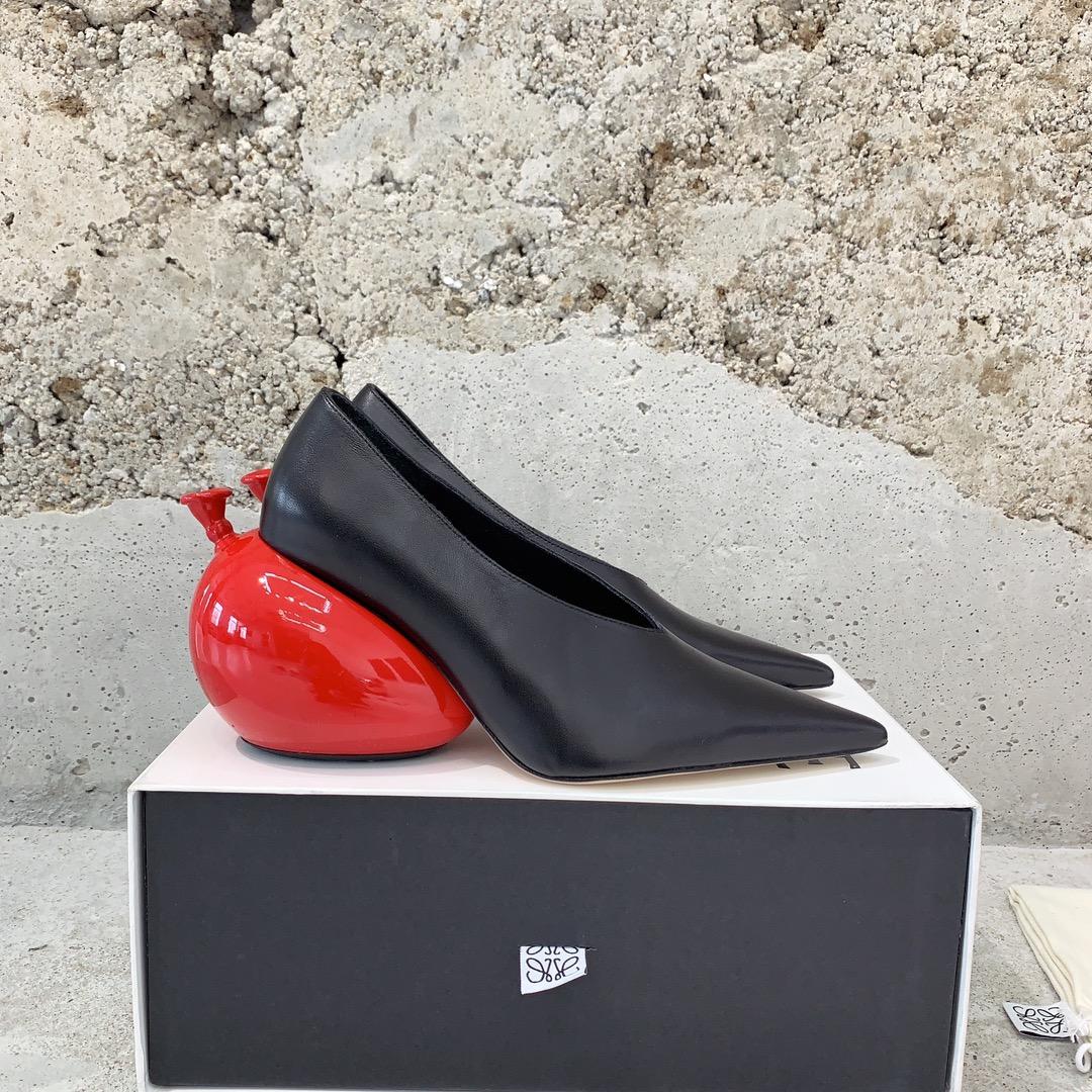 Loewe Balloon Pump In Calfskin - DesignerGu