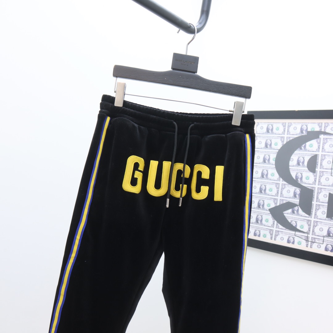 Gucci Zip Jacket & Jogging Pants - DesignerGu