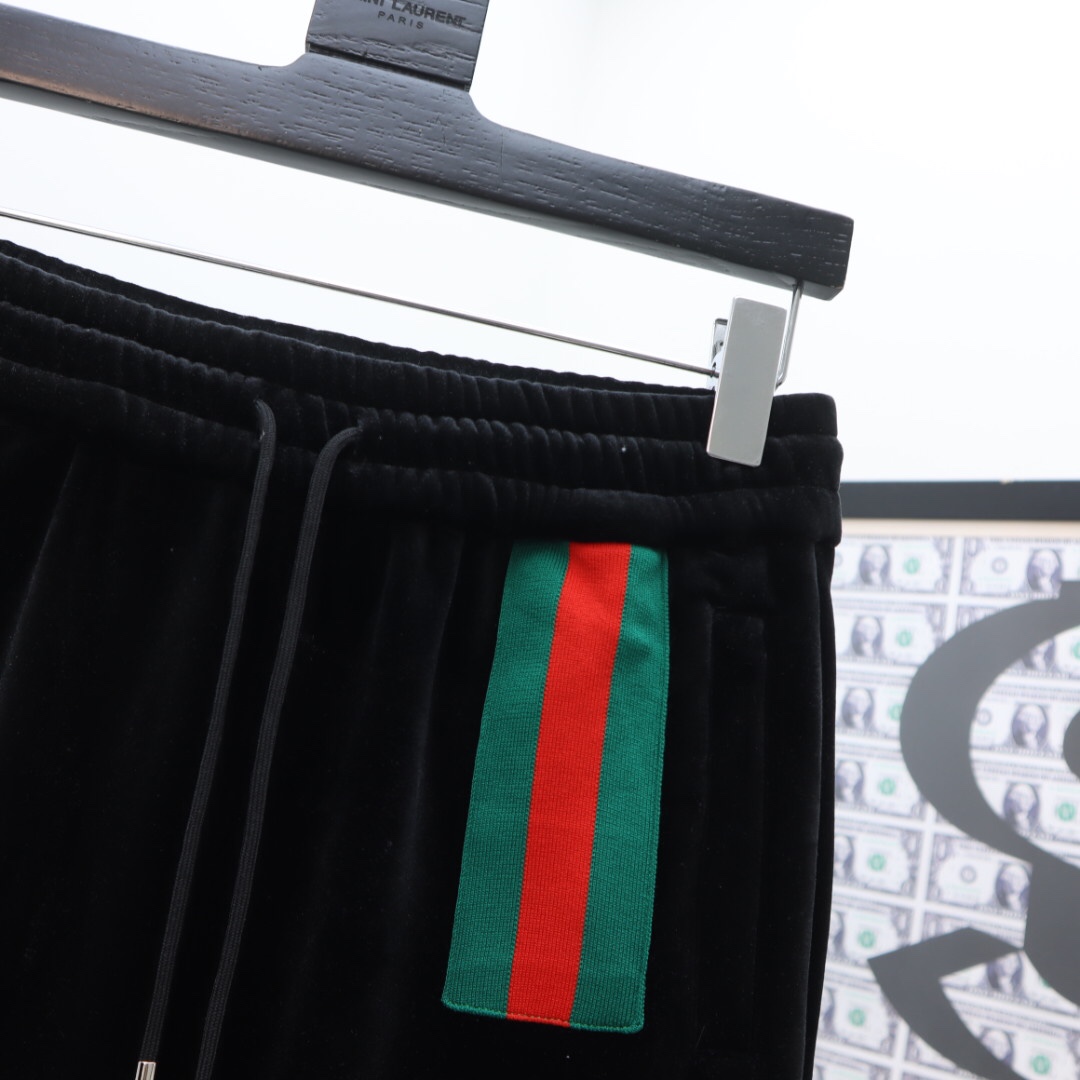 Gucci Zip Jacket & Jogging Pants - DesignerGu