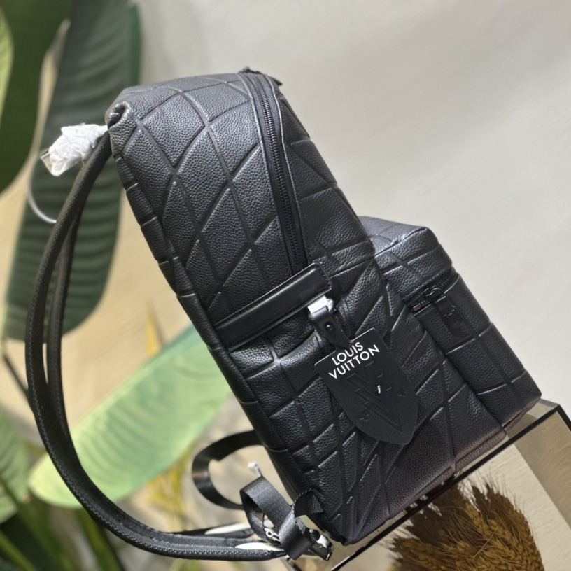 Louis Vuitton Discovery Backpack(30-40-20cm)  M21391 - DesignerGu