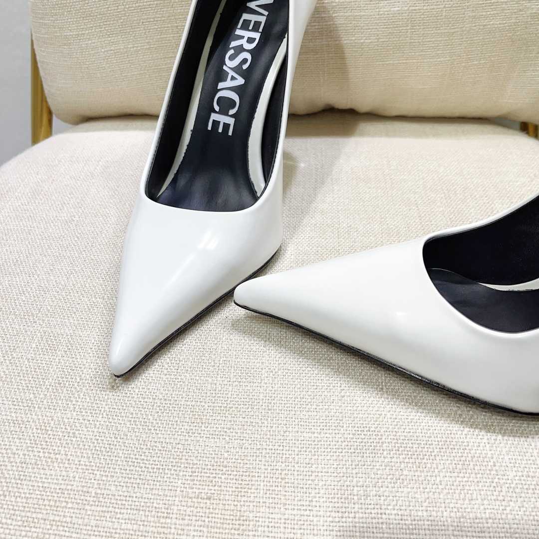 Versace Pin-Point Pumps - DesignerGu