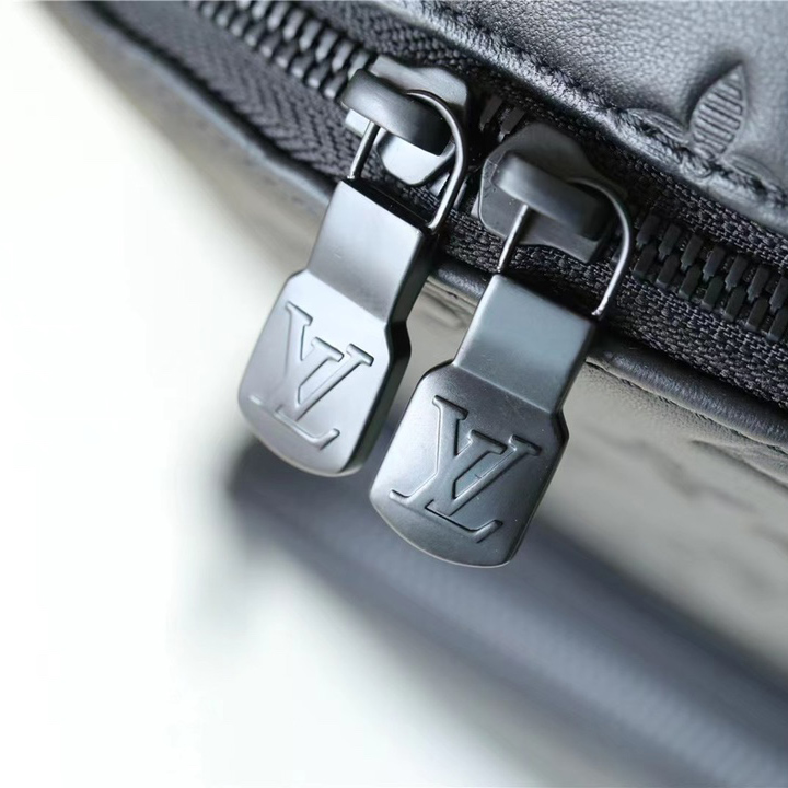 Louis Vuitton Racer Slingbag    M46107c - DesignerGu