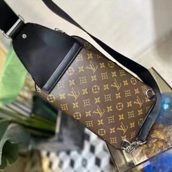 Louis Vuitton Avenue Slingbag       M46327 - DesignerGu