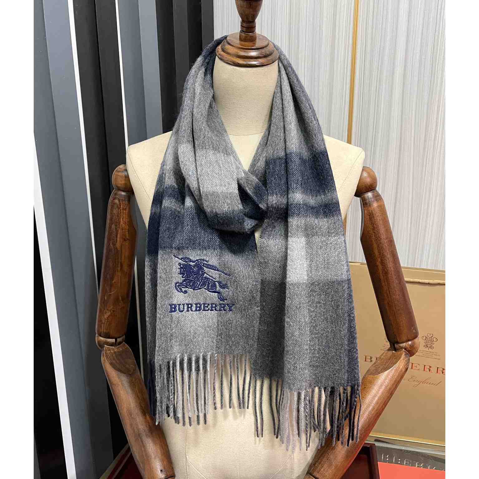 Burberry Wool Scarf - DesignerGu