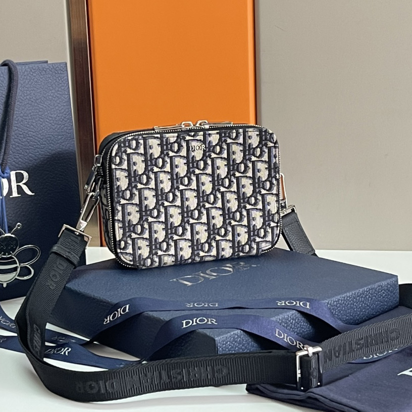 Dior Explorer Pouch With Strap - DesignerGu
