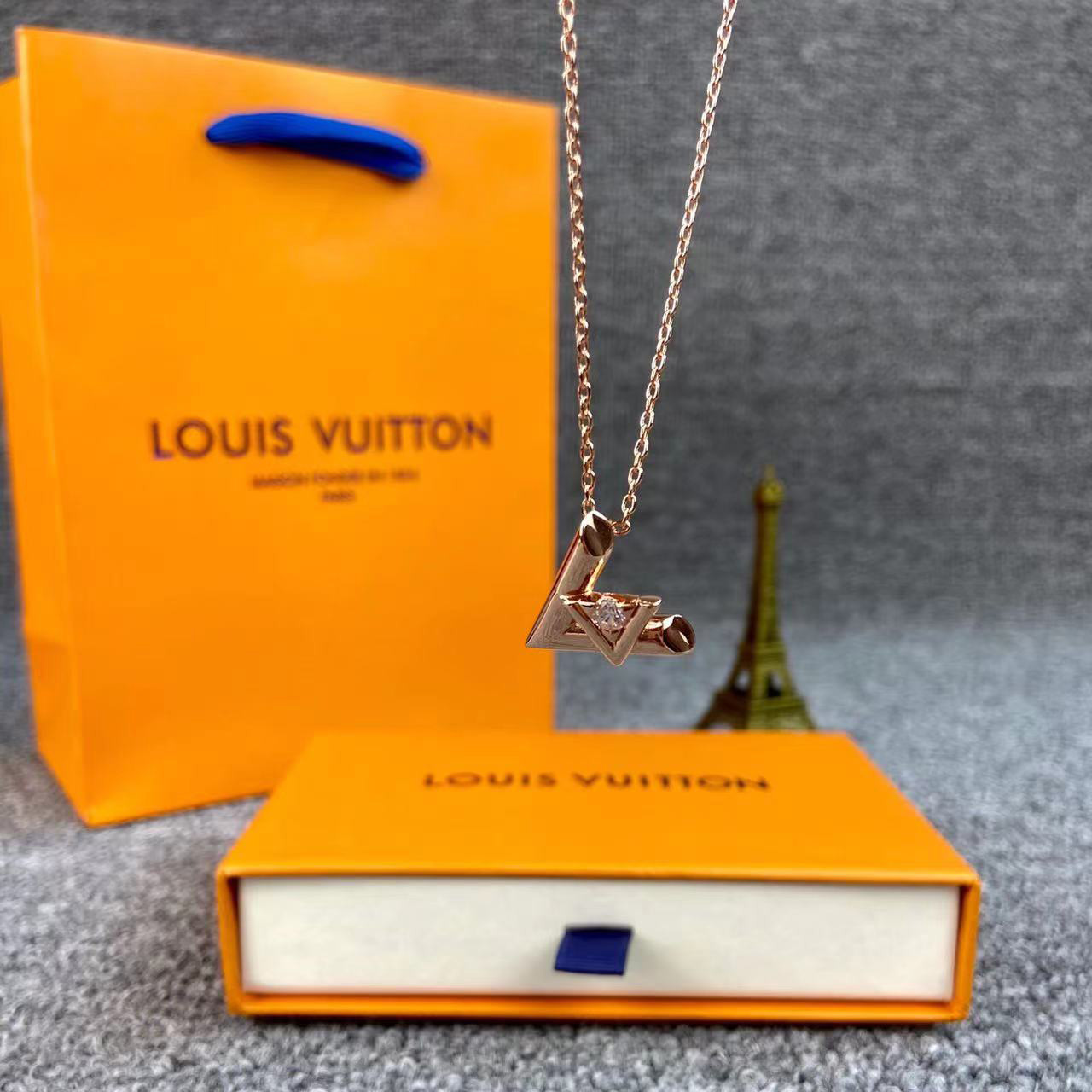 Louis Vuitton LV Volt One Small Pendant, Pink Gold And Diamond     Q93813 - DesignerGu