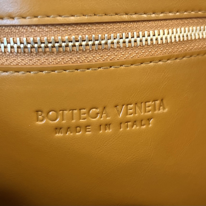 Bottega Veneta Cassette Foulard Intreccio Leather Cross-Body Bag - DesignerGu