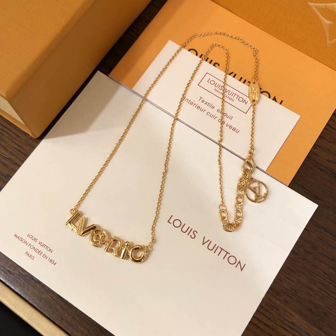 Louis Vuitton Essential V Necklace - DesignerGu