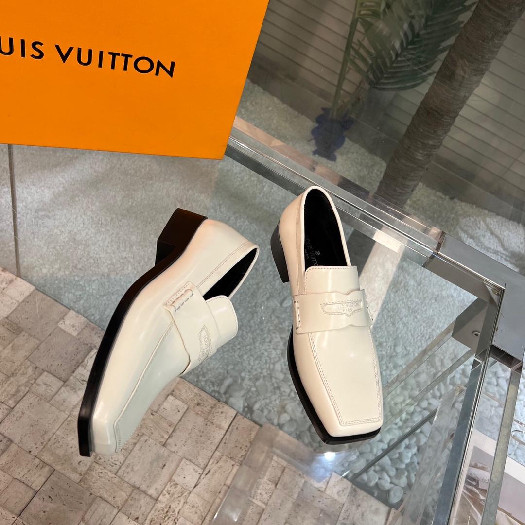 Louis Vuitton Connelly Flat Loafer       - DesignerGu