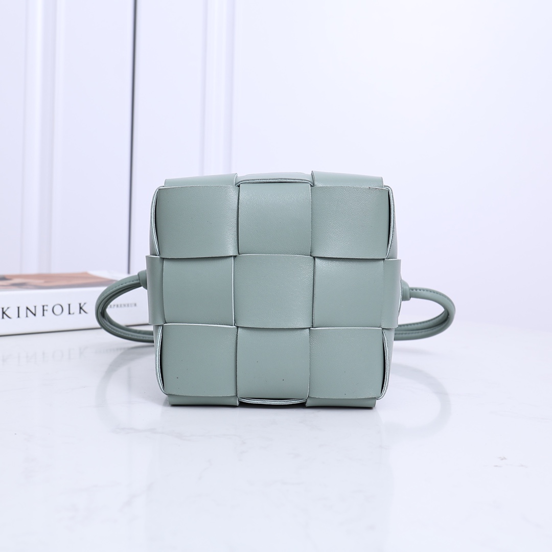 Bottega Veneta Small Cassette Bucket Bag - DesignerGu