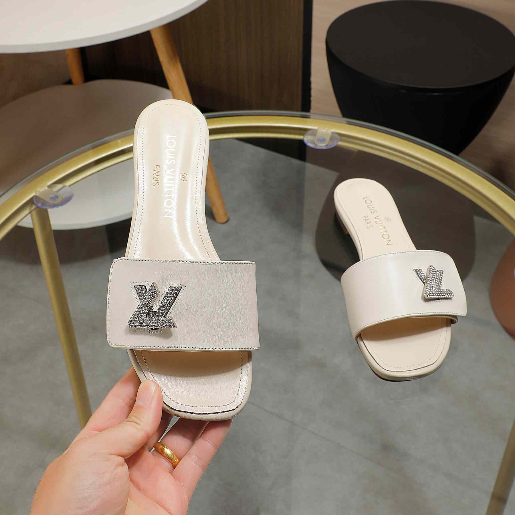 Louis Vuitton Shake Flat Mule       - DesignerGu