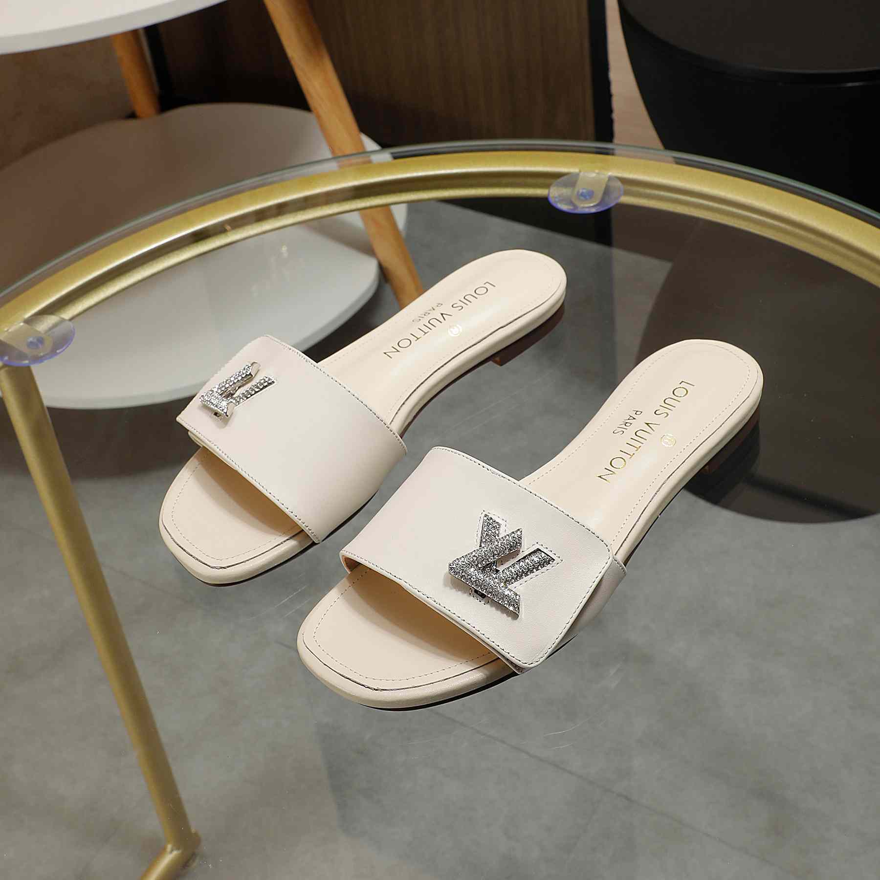 Louis Vuitton Shake Flat Mule       - DesignerGu