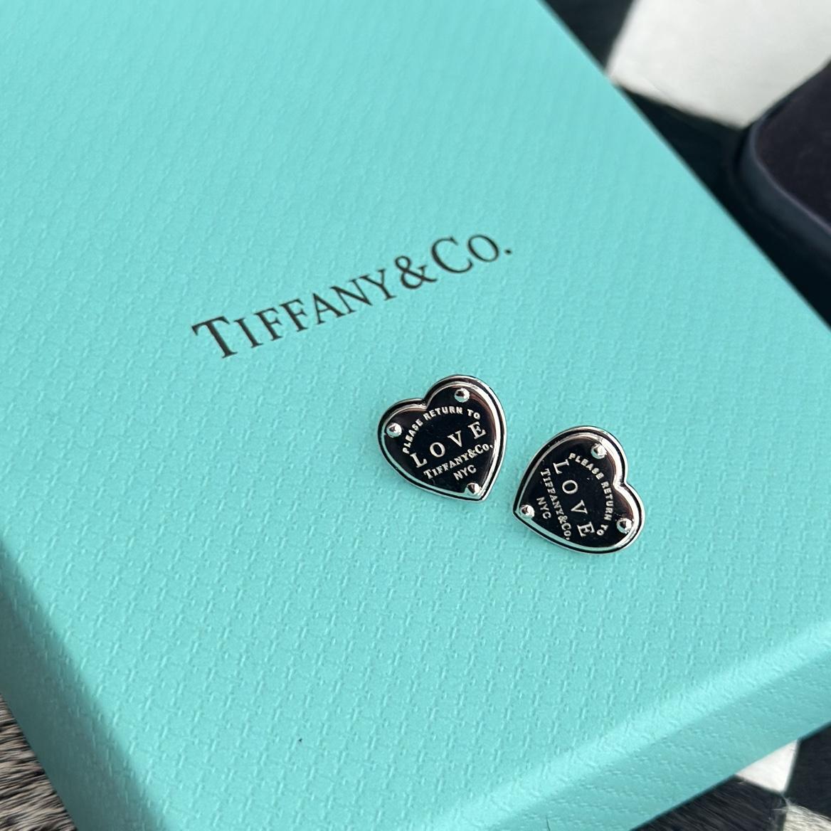 Tiffany&CO Heart Tag Earrings - DesignerGu