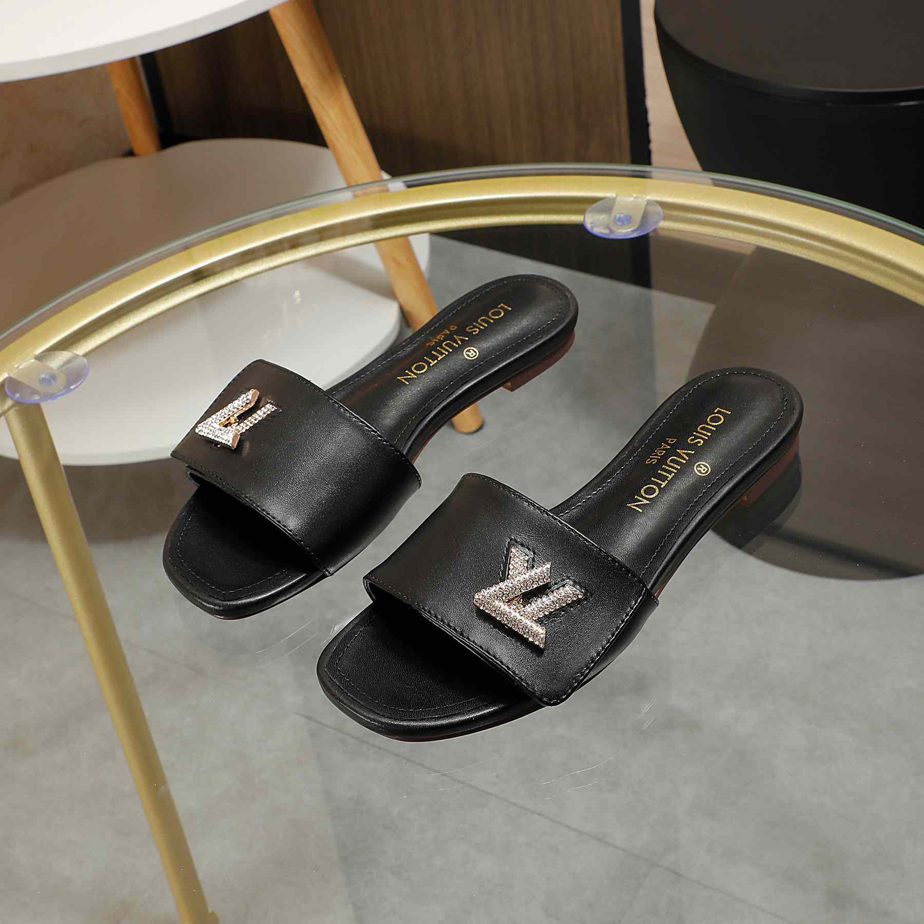 Louis Vuitton Shake Flat Mule       - DesignerGu