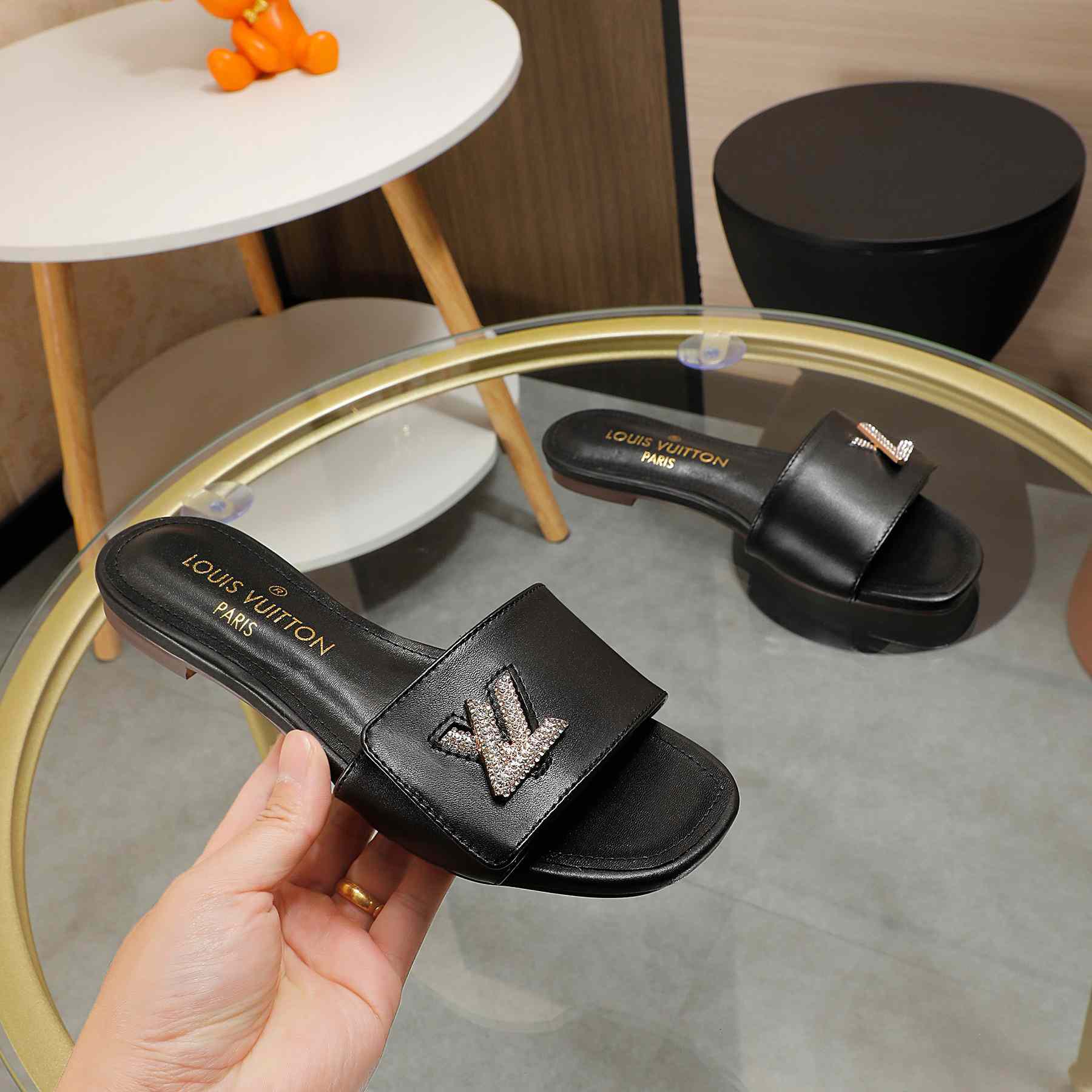 Louis Vuitton Shake Flat Mule       - DesignerGu